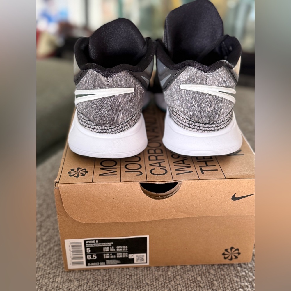 Nike Kyrie 8 Orca Youth Basketball Shoes Size 5Y NWT - Picture 4 of 14